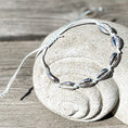 Last inn bildet i Gallery Viewer, Bohem skjell-armbånd "sølv" - Den lille prikken over i'en