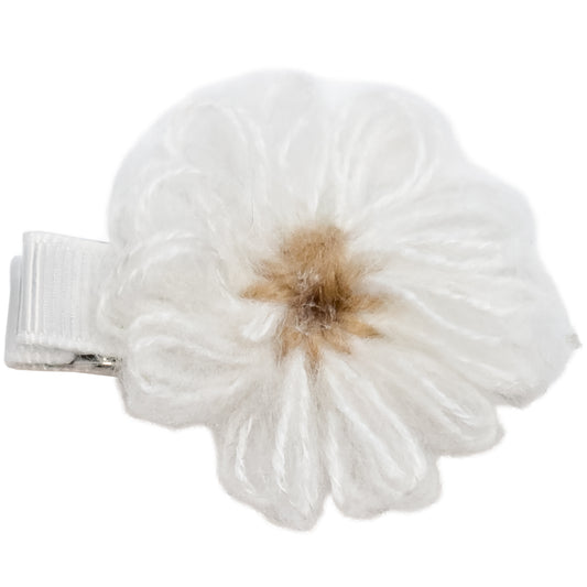 Heklet blomster-hårspenne i garn – håndlaget